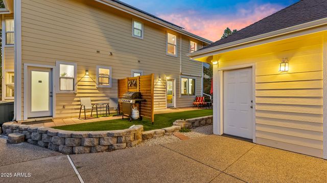 303 W JUNIPER Avenue, Flagstaff, AZ 86001