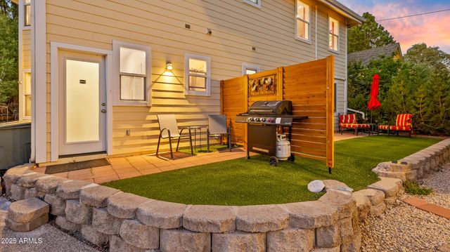 303 W JUNIPER Avenue, Flagstaff, AZ 86001