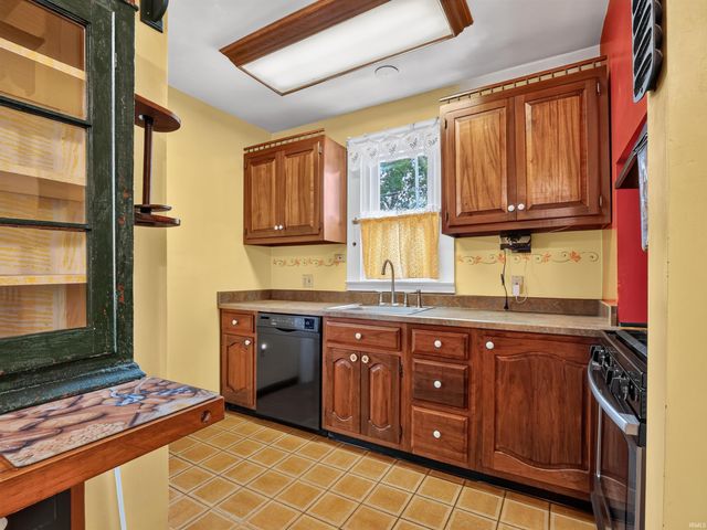 909 W Wildwood Avenue, Fort Wayne, IN 46807
