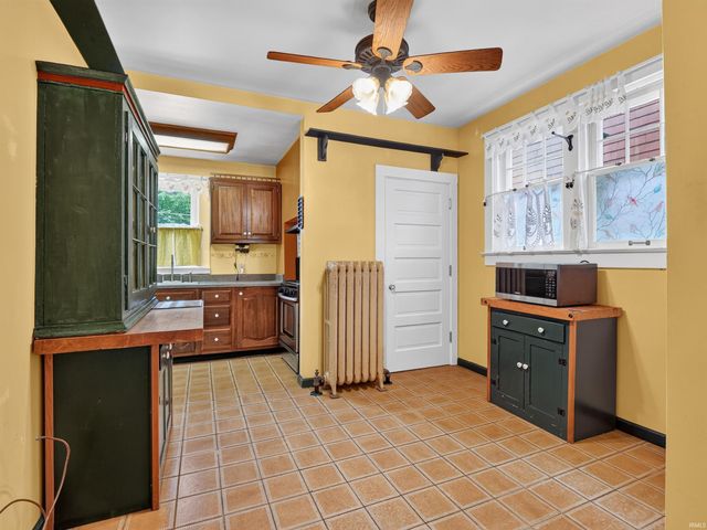 909 W Wildwood Avenue, Fort Wayne, IN 46807