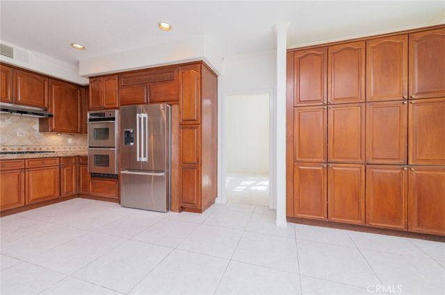 22661 White Oaks, Mission Viejo, CA 92692