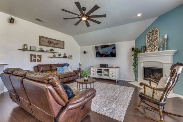 11564 Round Leaf Drive, Fort Worth, TX 76244