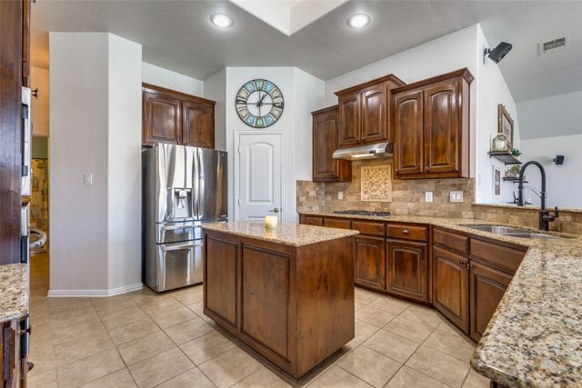 11564 Round Leaf Drive, Fort Worth, TX 76244