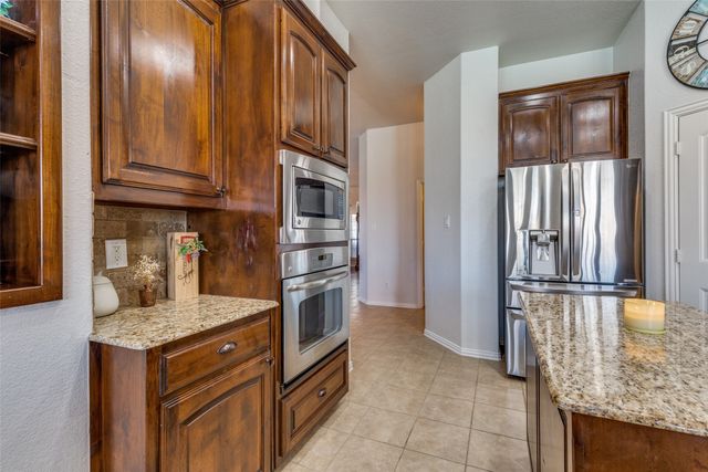 11564 Round Leaf Drive, Fort Worth, TX 76244