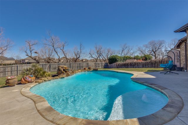 11564 Round Leaf Drive, Fort Worth, TX 76244