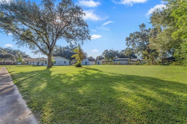 2520 Oak Cliff Street, Lake Charles, LA 70607