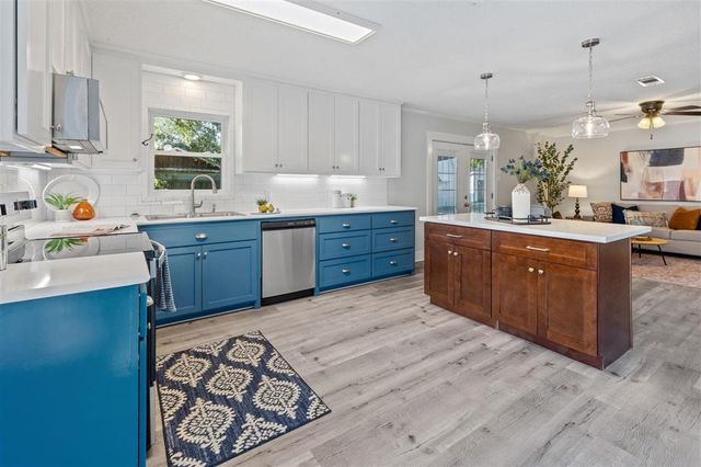 2520 Oak Cliff Street, Lake Charles, LA 70607