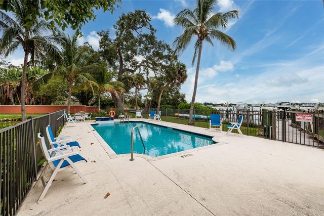 190 BANYAN BAY DRIVE, St Petersburg, FL 33705