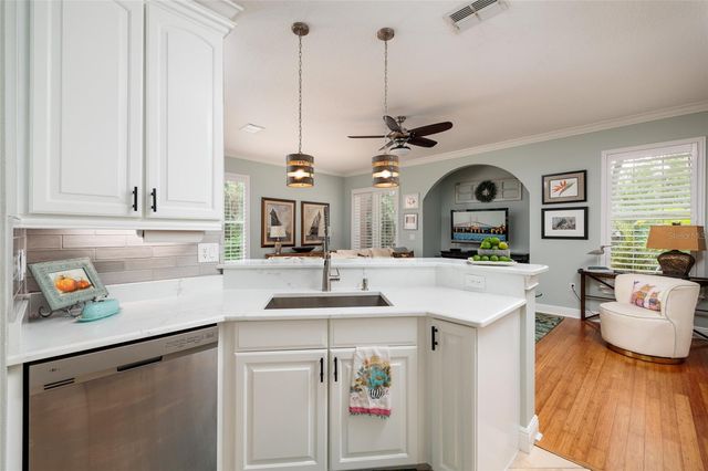 190 BANYAN BAY DRIVE, St Petersburg, FL 33705