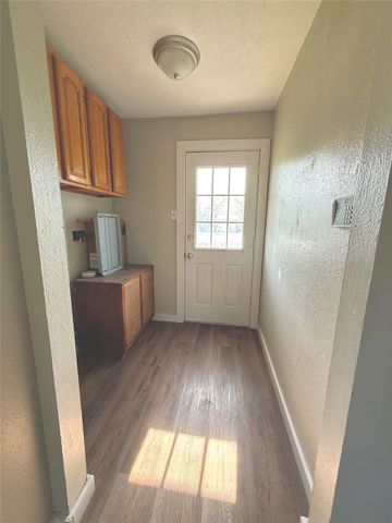 411 W Avenue K Ave, Jarrell, TX 76537