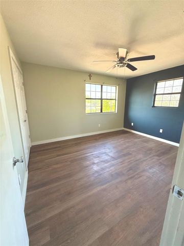 411 W Avenue K Ave, Jarrell, TX 76537