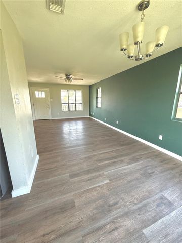 411 W Avenue K Ave, Jarrell, TX 76537