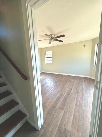 411 W Avenue K Ave, Jarrell, TX 76537