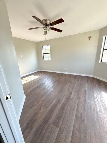 411 W Avenue K Ave, Jarrell, TX 76537