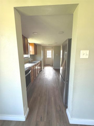 411 W Avenue K Ave, Jarrell, TX 76537