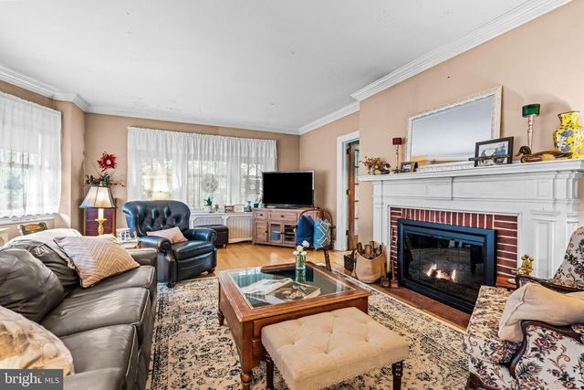 233 E KINGS HWY, Audubon, NJ 08106