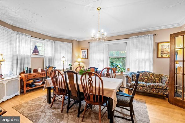 233 E KINGS HWY, Audubon, NJ 08106