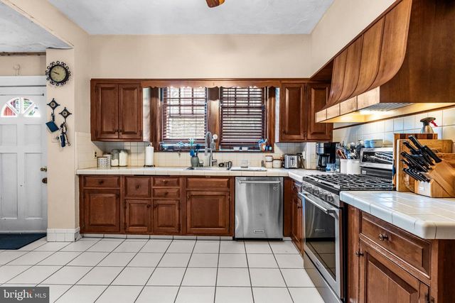 233 E KINGS HWY, Audubon, NJ 08106