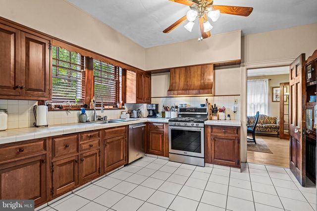 233 E KINGS HWY, Audubon, NJ 08106