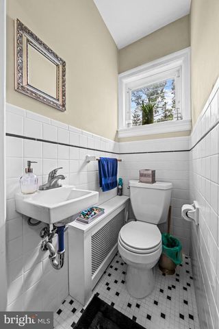 233 E KINGS HWY, Audubon, NJ 08106