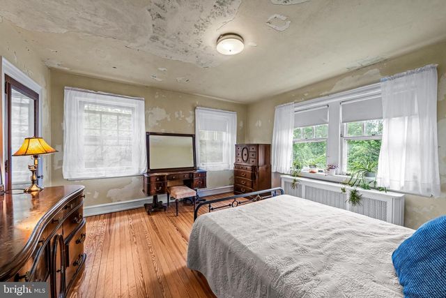 233 E KINGS HWY, Audubon, NJ 08106