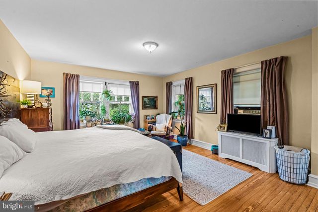 233 E KINGS HWY, Audubon, NJ 08106