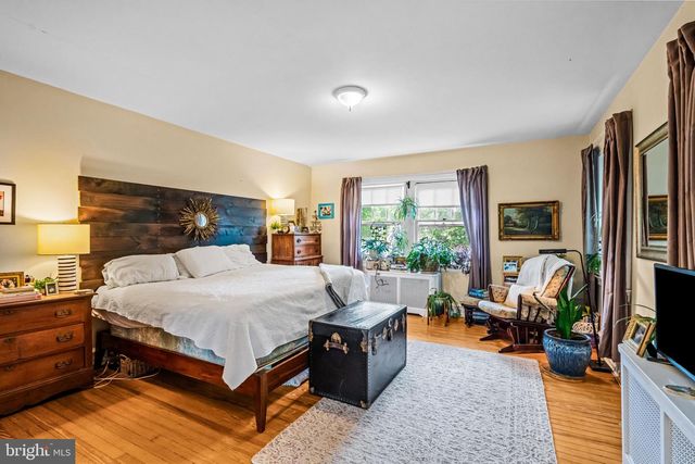 233 E KINGS HWY, Audubon, NJ 08106