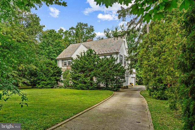 233 E KINGS HWY, Audubon, NJ 08106