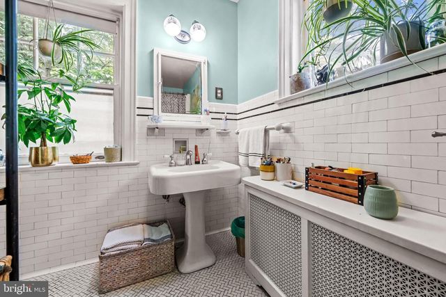 233 E KINGS HWY, Audubon, NJ 08106