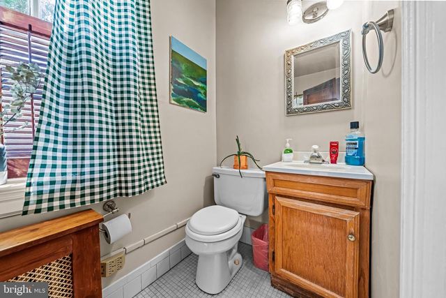 233 E KINGS HWY, Audubon, NJ 08106