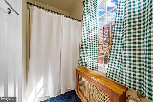 233 E KINGS HWY, Audubon, NJ 08106