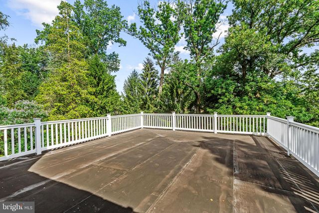 233 E KINGS HWY, Audubon, NJ 08106