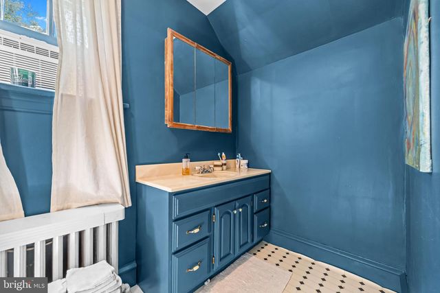 233 E KINGS HWY, Audubon, NJ 08106