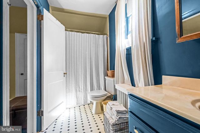 233 E KINGS HWY, Audubon, NJ 08106