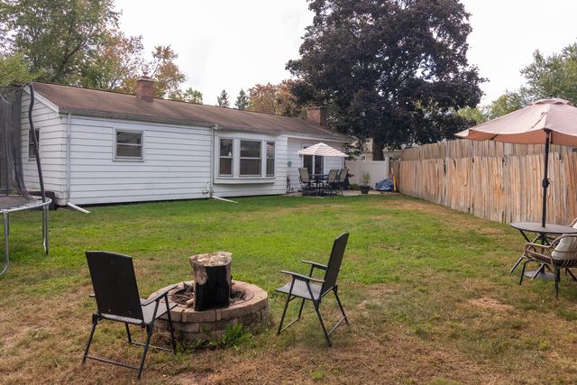 1332 Sussex Street, Portage City, MI 49024