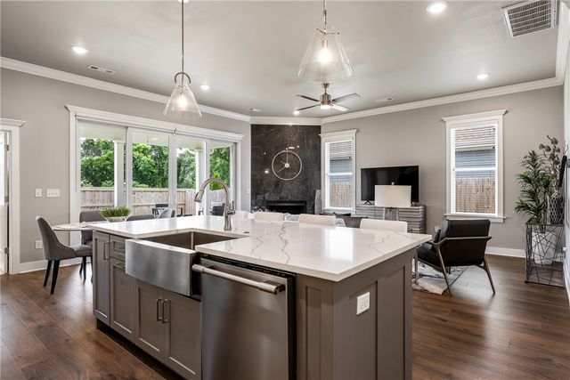 1810 W Saddlebrook Lane, Rogers, AR 72758