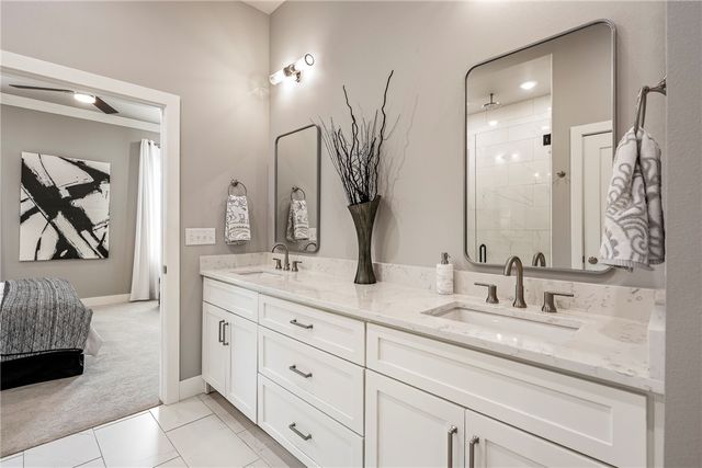 1810 W Saddlebrook Lane, Rogers, AR 72758