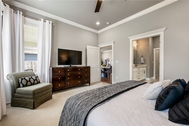 1810 W Saddlebrook Lane, Rogers, AR 72758