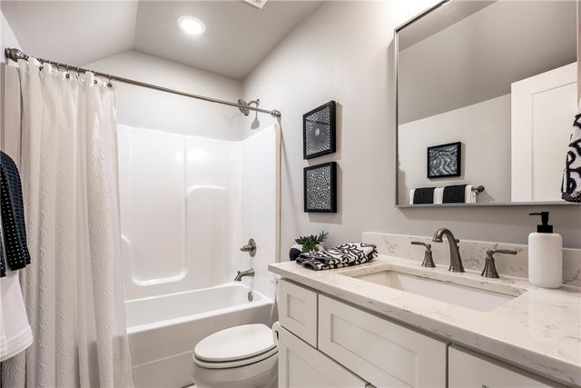 1810 W Saddlebrook Lane, Rogers, AR 72758