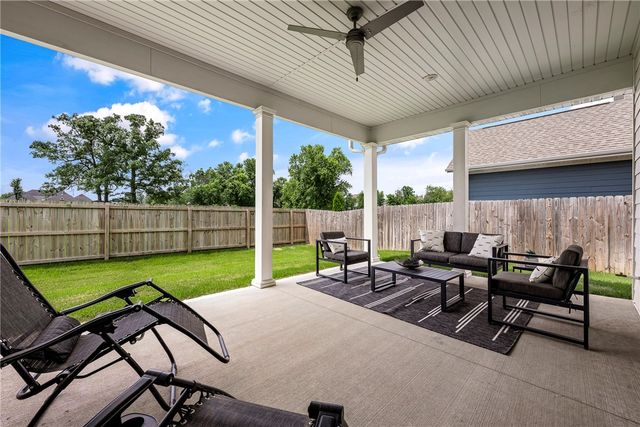 1810 W Saddlebrook Lane, Rogers, AR 72758