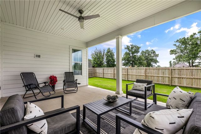 1810 W Saddlebrook Lane, Rogers, AR 72758