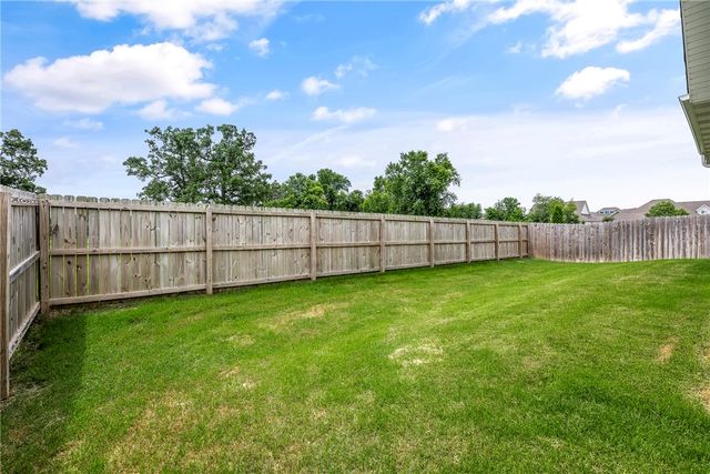 1810 W Saddlebrook Lane, Rogers, AR 72758