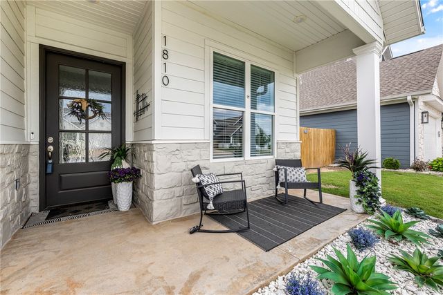 1810 W Saddlebrook Lane, Rogers, AR 72758