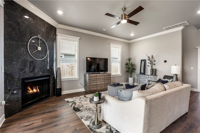 1810 W Saddlebrook Lane, Rogers, AR 72758