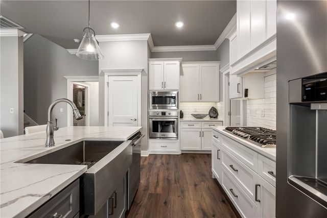 1810 W Saddlebrook Lane, Rogers, AR 72758