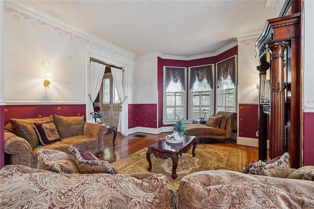 309 N Esplanade Street, Leavenworth, KS 66048