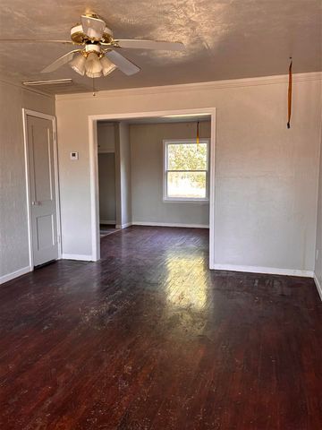 1109 NW Andrews Ave, Lawton, OK 73507