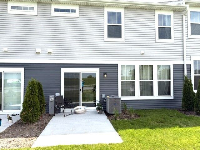 341 Red Oak Circle, Volo, IL 60020