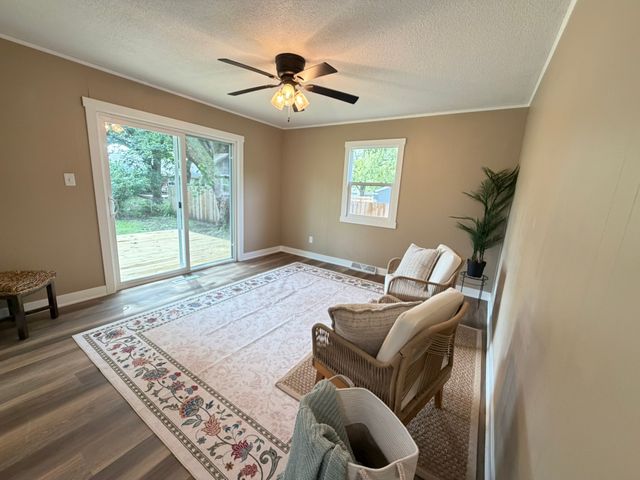8304 Airline Avenue, Urbandale, IA 50322