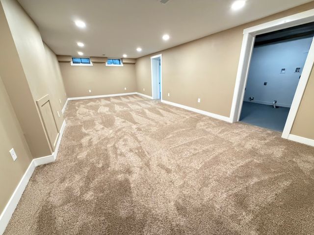 8304 Airline Avenue, Urbandale, IA 50322